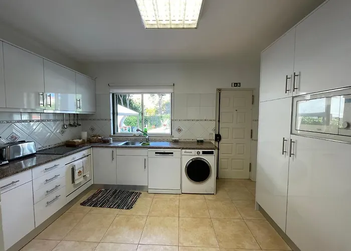 Algarvila Βιλαμούρα